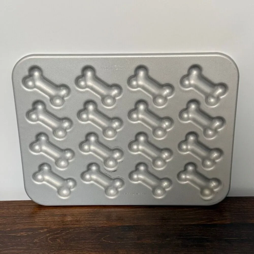 Puppy Love Nordic Ware baking sheet dog bone treats - makes 16